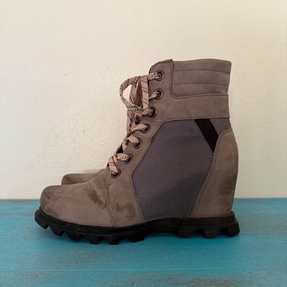 SOREL 'Joan Of Arctic Wedge III Lexie' Brown Distressed Leather Boots Sz 6.5 - Picture 4 of 9